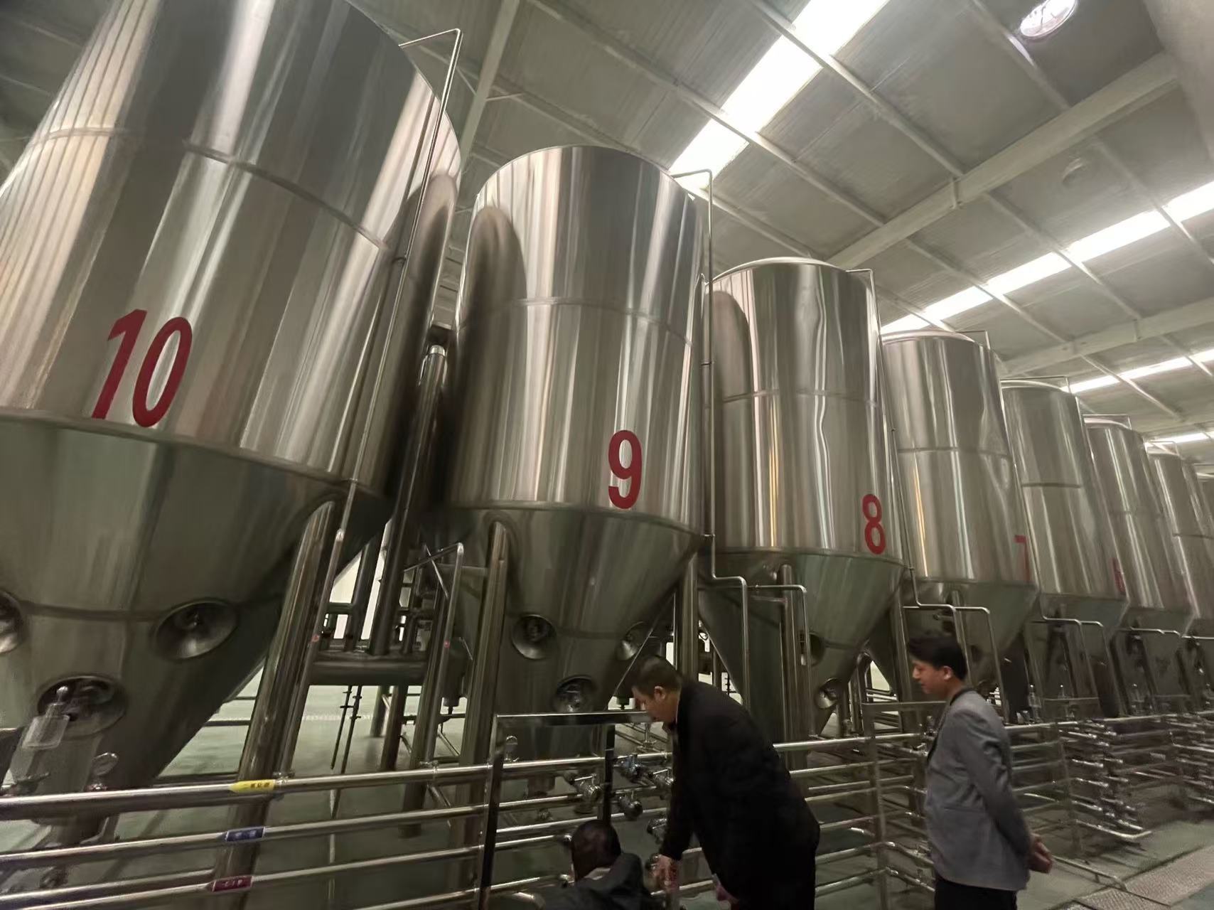 雅安精酿啤酒设备厂—平面布置、设备设计、制造、调试、培训等一条龙服务